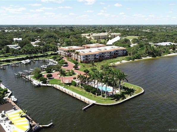 Listed by One Sotheby's International Realty - CONDO — photo 1