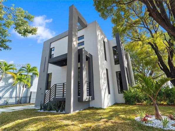 Listed by Miami Capital Realty Group - Single Family — photo 1