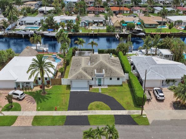 Listed by One Sotheby's Int'l Realty - Single Family — photo 1