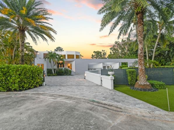 Listed by Jupiter Lighthouse Realty Inc - Single Family — photo 1