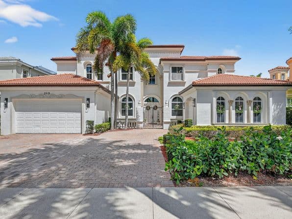 Listed by United Realty Group Inc. - Single Family — photo 1