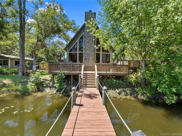 Listed by Berkshire Hathaway Florida Realty - Single Family — photo 1