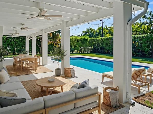 Listed by Luxe Properties - Single Family — photo 1
