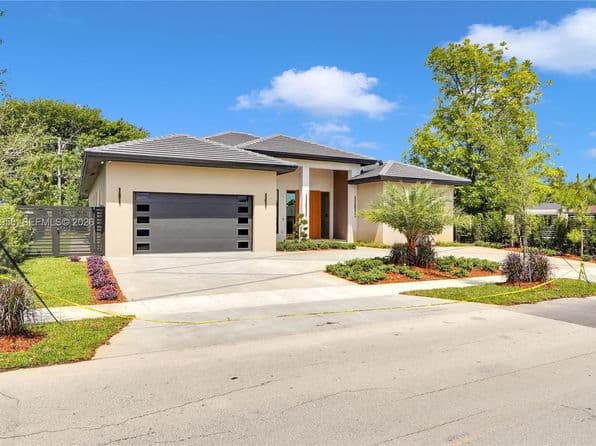 Listed by Luxe Properties - Single Family — photo 1