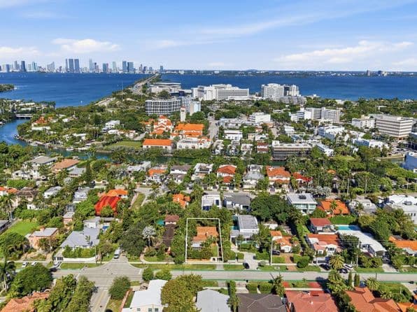 Listed by Compass Florida LLC - Single Family — photo 1