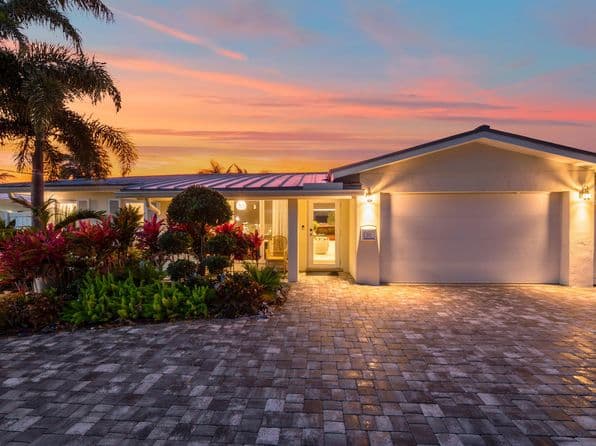 Listed by KW Reserve Palm Beach - Single Family — photo 1
