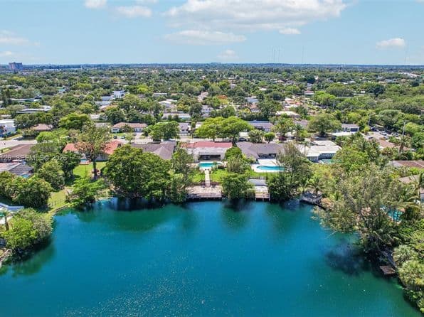 Listed by One Sotheby's International Realty - Single Family — photo 1
