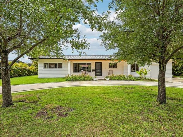 Listed by BHHS EWM Realty - Single Family — photo 1