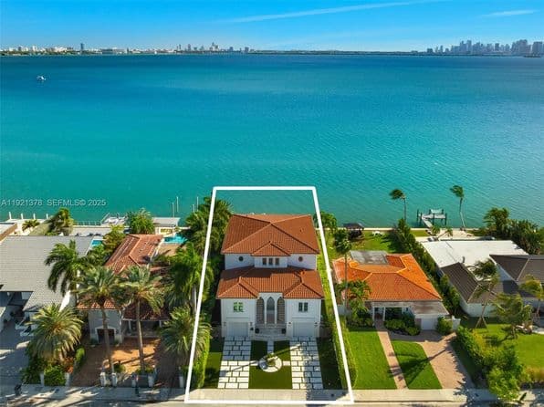 Listed by Coldwell Banker Realty - Single Family — photo 1