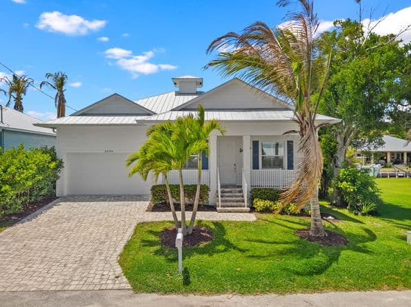 Listed by DJ & Lindsey Real Estate - Single Family — photo 1